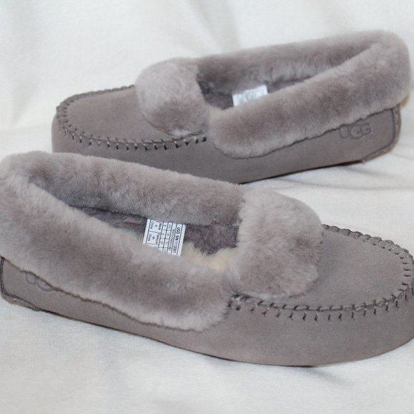 NIB UGG WOMEN'S SPILL SEAM SUEDE SHEARLING SLIP ON SLIPPERS GRAY - Picture 2 of 7